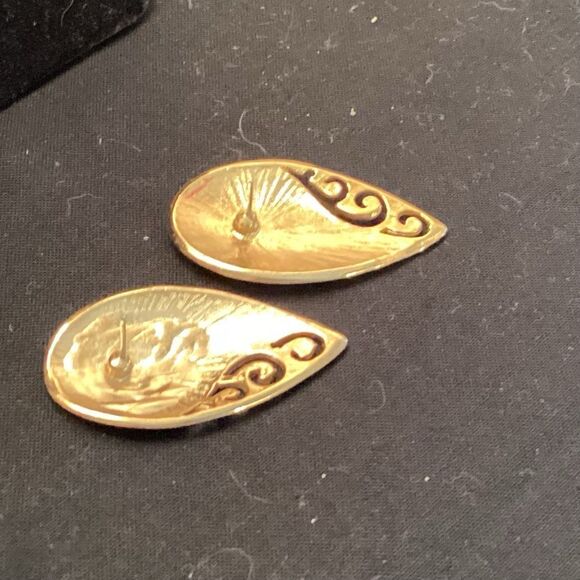Red Enamel Goldtone Earrings - Picture 5 of 6